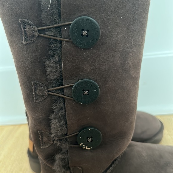 Ugg Bailey Button Triplet II Chocolate Brown Boots 7 EXCELLENT CONDITION - Picture 10 of 16